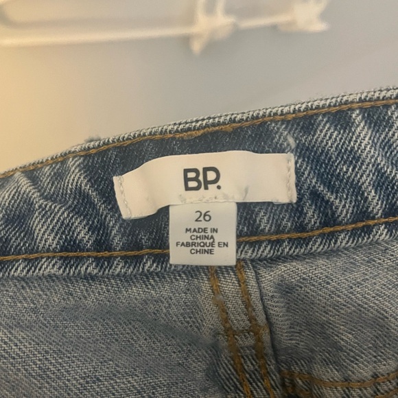 Women’s Light Wash Wide-Leg Jeans - Picture 3 of 3